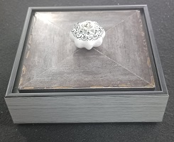Juwelenkistje zilver met antraciet knop zwart/wit 18.5 x 18.5 cm