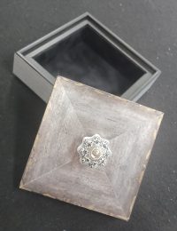 Juwelenkistje zilver met antraciet knop zwart/wit 18.5 x 18.5 cm - Afbeelding 2