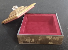 Juwelenkistje Goud met rood bekleed 20 x 20 cm - Afbeelding 3
