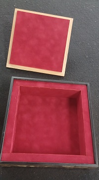 Juwelenkistje Goud met rood bekleed 20 x 20 cm - Afbeelding 5